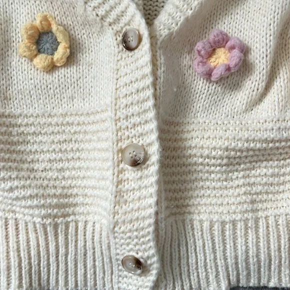 Beautiful Vine Tree sweater w flowers - Picture 6 of 8